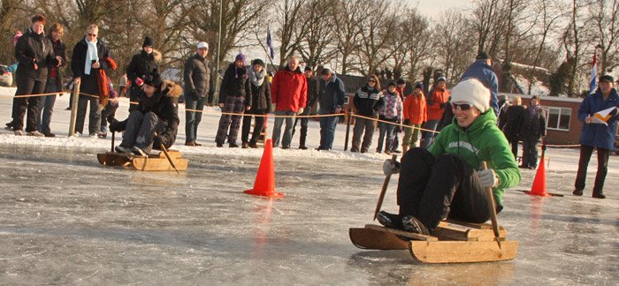 ZONDAG PRIKSLEEËN Voor JONG En OUD Start: 11.30uur Inschrijven Vanaf 11.00uur Bij De Ijsbaan
